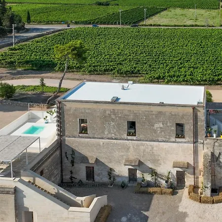 Couette-café Emera Wine By Raro Lizzano (Apulia)